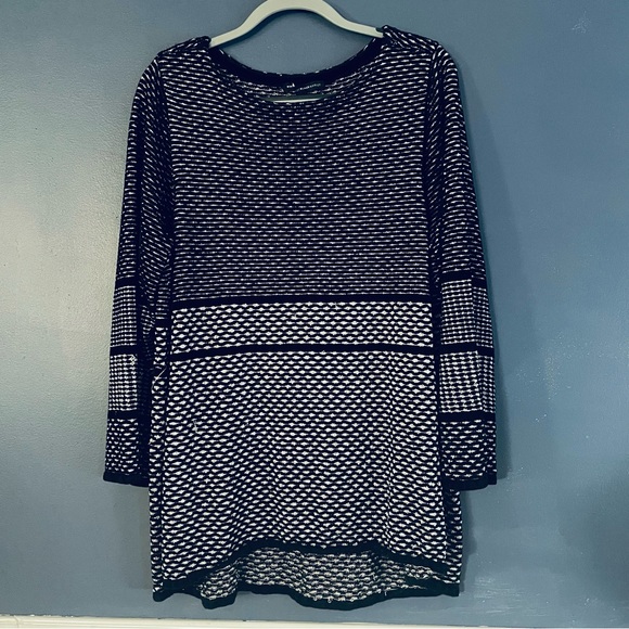 White House Black Market Sweaters - WHITE HOUSE BLACK MARKET NWOT Scoop Neck Long sleeve sweater